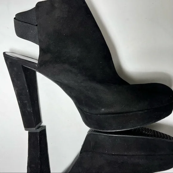 Stuart Weitzman - Picture 3 of 16